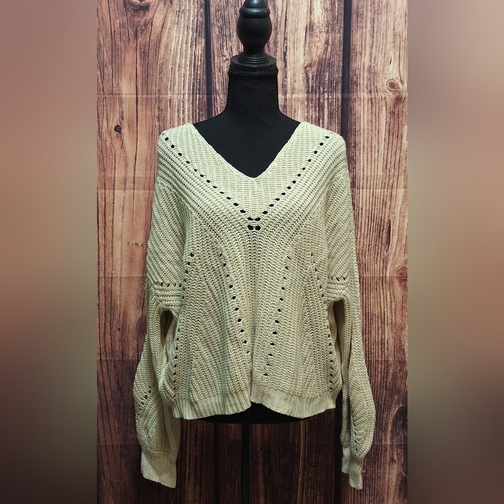 moon & madison V-Neck Knit Cream Sweater Size Large!